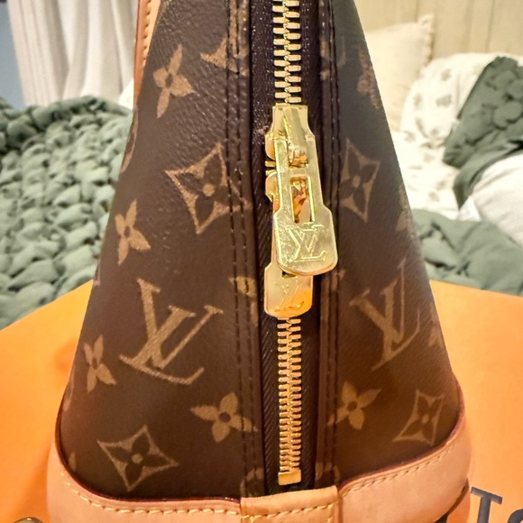 Louis Vuitton Alma PM Authentic - Picture 11 of 11
